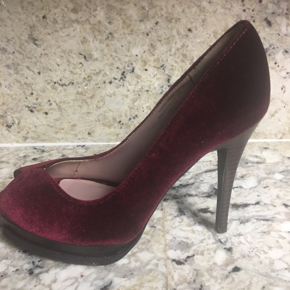 NIB Colin Stuart Velvet Platform Pumps